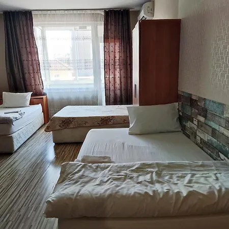 מלון Pleven Rooms פלבן