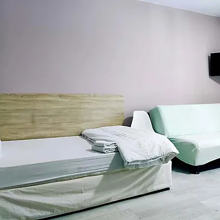 Pleven Rooms فندق *